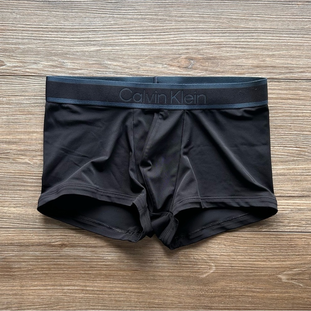 Calvin Klein | Tonal Logo Low Rise Trunks in Black Onyx (Small)